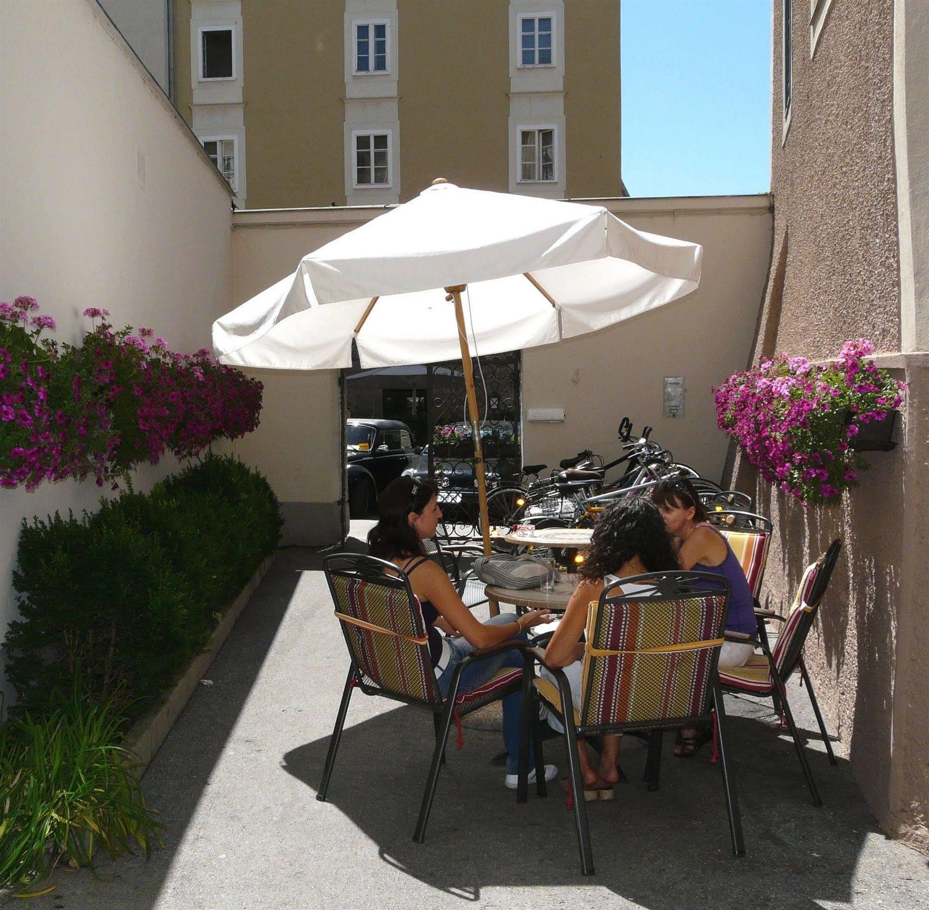 Hotel Schwarzes Roessl Salzburg Dış mekan fotoğraf
